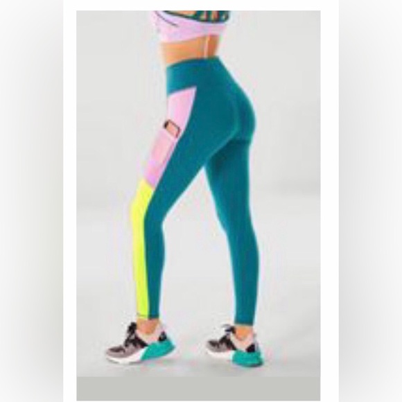 Fabletics 3 pieces athletic matching set, crisscross back, color block - Picture 11 of 11